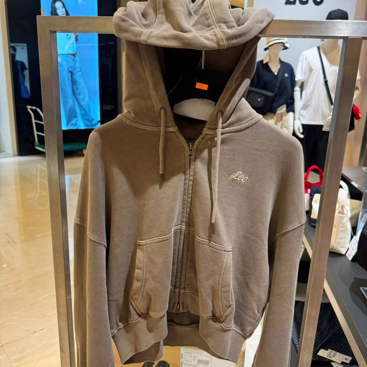  LEE LE701 TOP