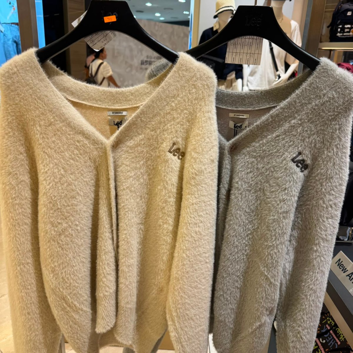 LEE LE702 TOP